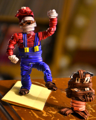 Illustration for article titled No Big Deal, Dude Just Made Link And Mario Out Of Twist-Ties